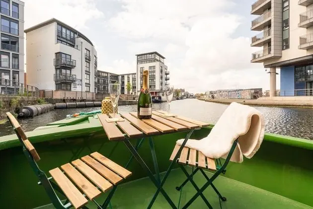 Luxury Kulübe (Camillia Houseboat)