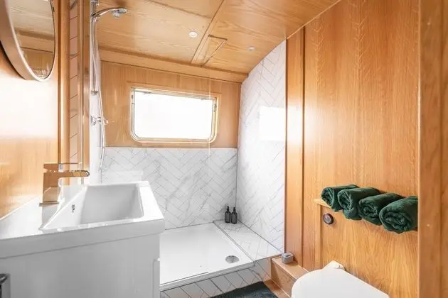 Luxury Kulübe (Camillia Houseboat)
