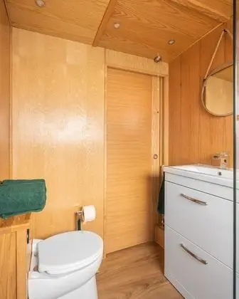 Luxury Kulübe (Camillia Houseboat)