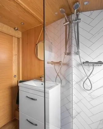 Luxury Kulübe (Camillia Houseboat)