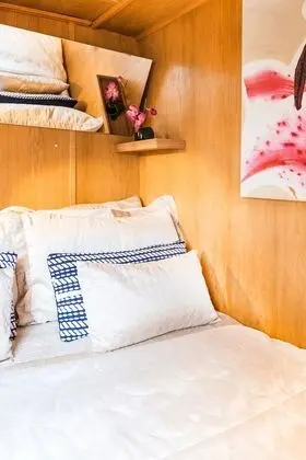Luxury Kulübe (Houseboat - 2 double & 1 bunk bed)