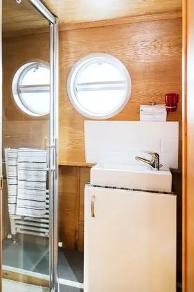Luxury Kulübe (Houseboat - 2 double & 1 bunk bed)
