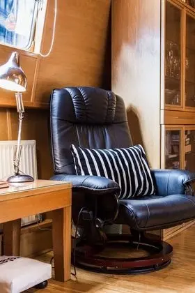 Luxury Kulübe (Houseboat - 2 double & 1 bunk bed)