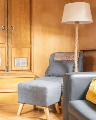 Luxury Kulübe (Houseboat - 2 double & 1 bunk bed)