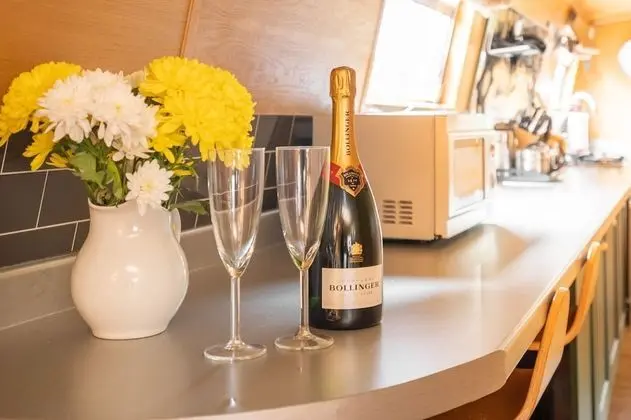 Luxury Kulübe (Houseboat - 2 double & 1 bunk bed)