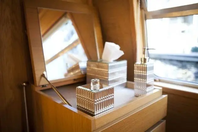 Luxury Kulübe (Houseboat - 2 double & 1 bunk bed)