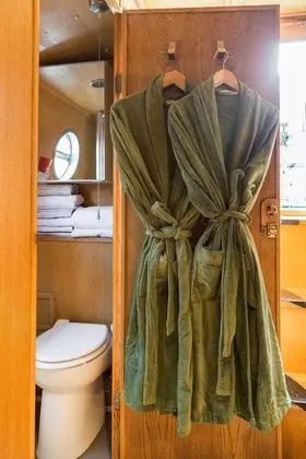Luxury Kulübe (Houseboat - 2 double & 1 bunk bed)