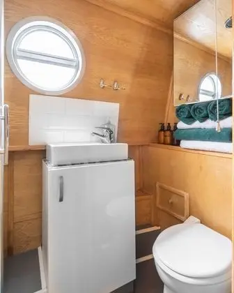 Luxury Kulübe (Houseboat - 2 double & 1 bunk bed)