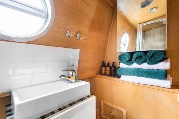 Luxury Kulübe (Houseboat - 2 double & 1 bunk bed)