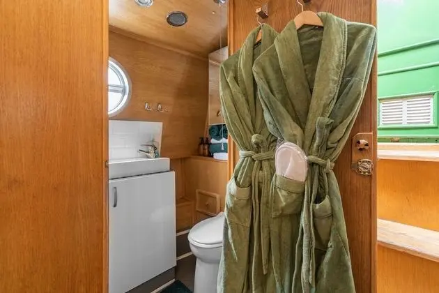 Luxury Kulübe (Houseboat - 2 double & 1 bunk bed)
