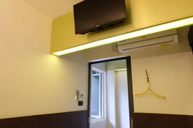 Family Dört Kişilik Oda, Sigara İçilmez, Penceresiz