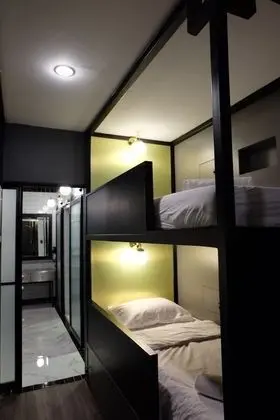 Mixed Dormitory with Shared Bathroom (3 ft bed)
