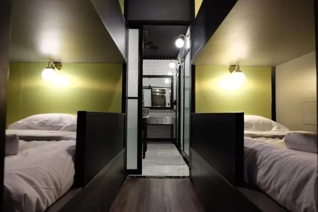 Mixed Dormitory with Shared Bathroom (3 ft bed)