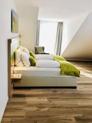 Deluxe Tek Büyük Yataklı Oda, Bahçe Manzaralı