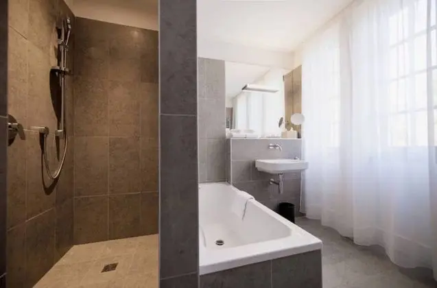 Signature Suite with spa access