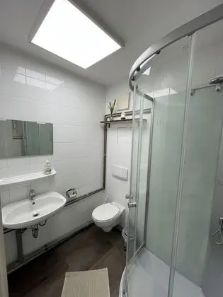 Tek Büyük Yataklı Oda, Ortak Banyo