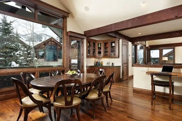 Ev (Fox Crossing Luxury Home)