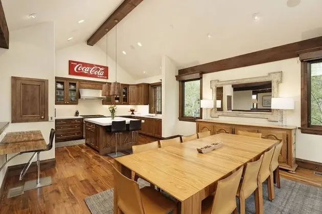 Ev (Fox Crossing Luxury Home)
