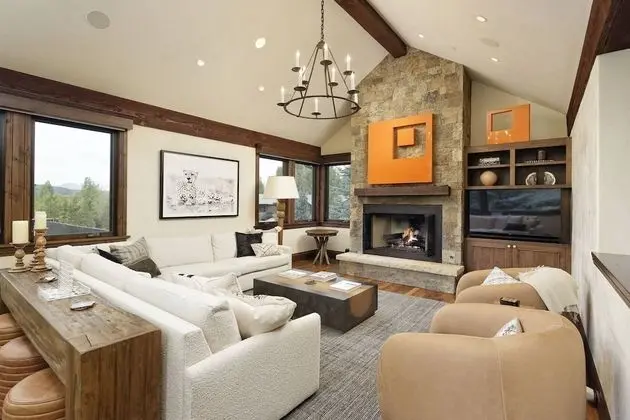 Ev (Fox Crossing Luxury Home)