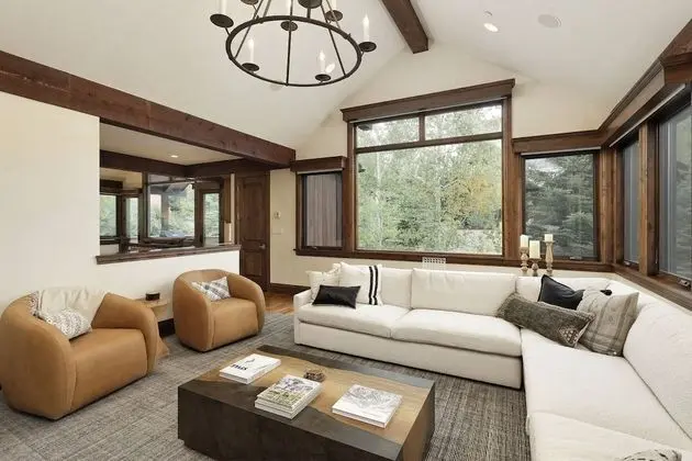 Ev (Fox Crossing Luxury Home)