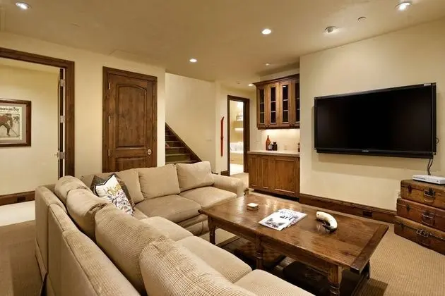 Ev (Fox Crossing Luxury Home)