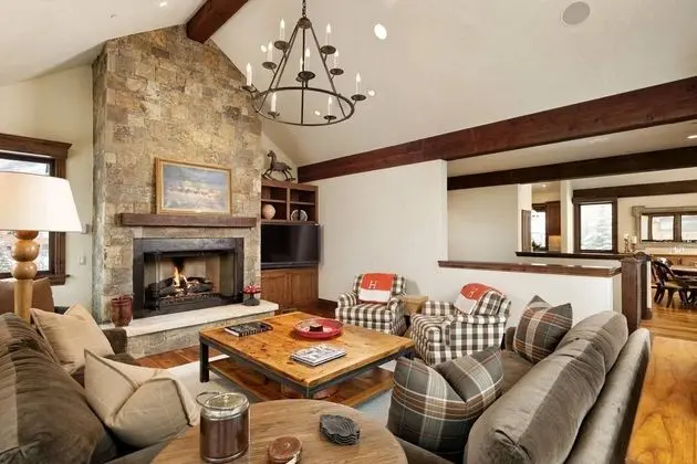 Ev (Fox Crossing Luxury Home)
