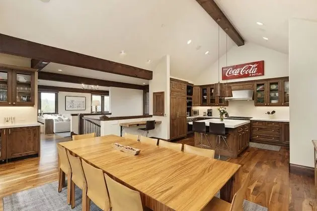 Ev (Fox Crossing Luxury Home)