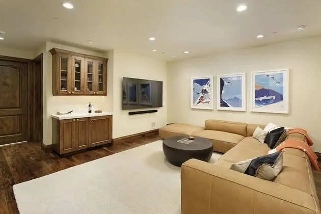 Ev (Fox Crossing Luxury Home)