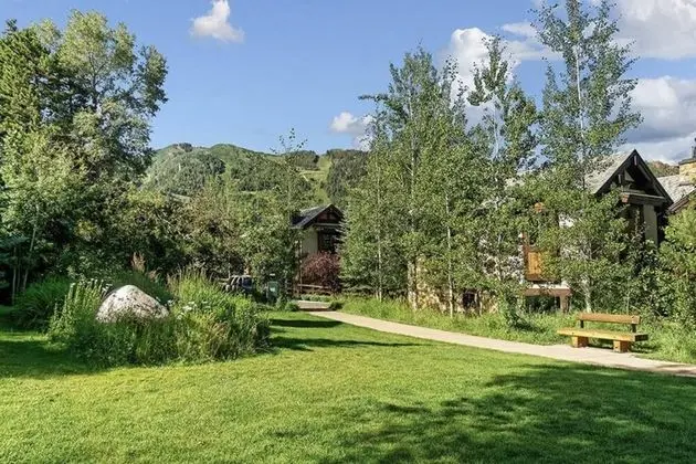 Ev (Fox Crossing Luxury Home)