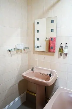 Tek Büyük veya İki Ayrı Yataklı Oda, Banyolu/Duşlu