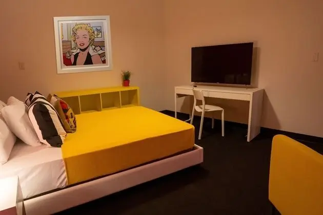Single Full Bed