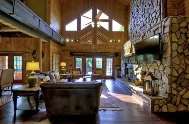 Ev (Fox Run Lodge - Pet friendly)