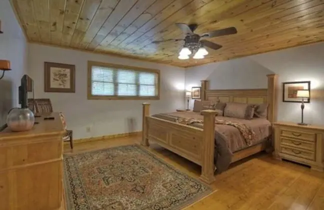 Ev (Fox Run Lodge - Pet friendly)