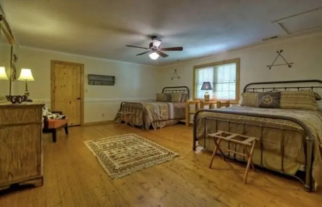 Ev (Fox Run Lodge - Pet friendly)