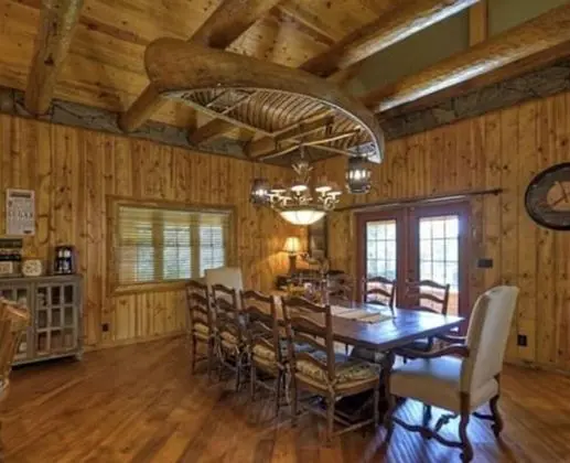 Ev (Fox Run Lodge - Pet friendly)