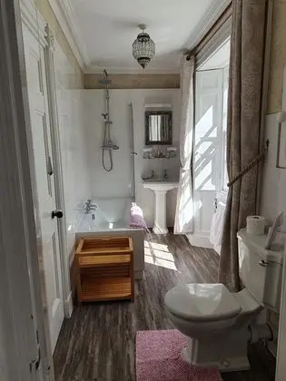Superior Tek Büyük Yataklı Oda, Banyolu/Duşlu, Bahçe Manzaralı (4-POSTER ROOM)
