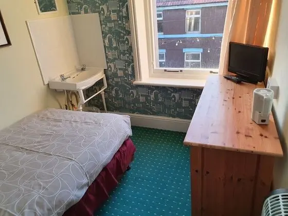 Tek Kişilik Oda, Ortak Banyo