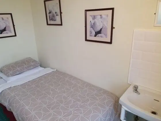 Tek Kişilik Oda, Ortak Banyo