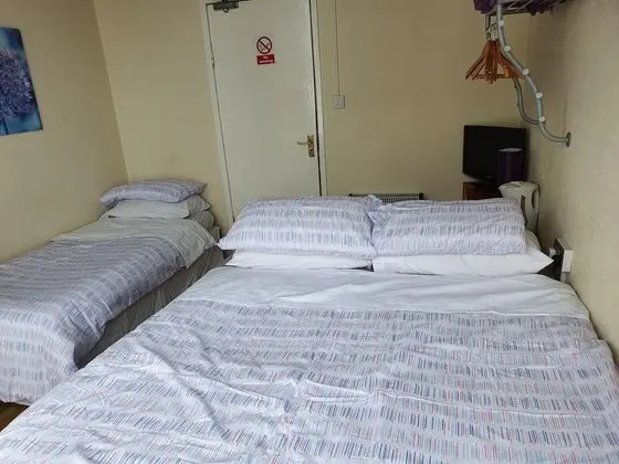 Üç Kişilik Oda, Ortak Banyo