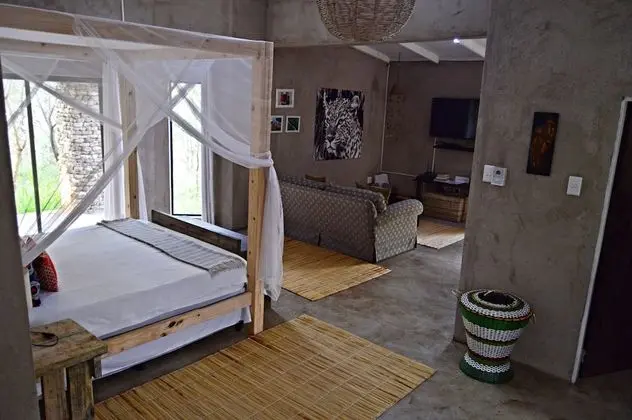 Crocodile Luxury Apartment