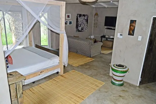 Crocodile Luxury Apartment