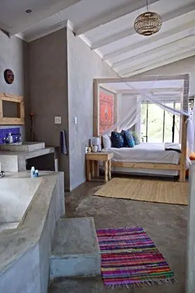 Crocodile Luxury Apartment
