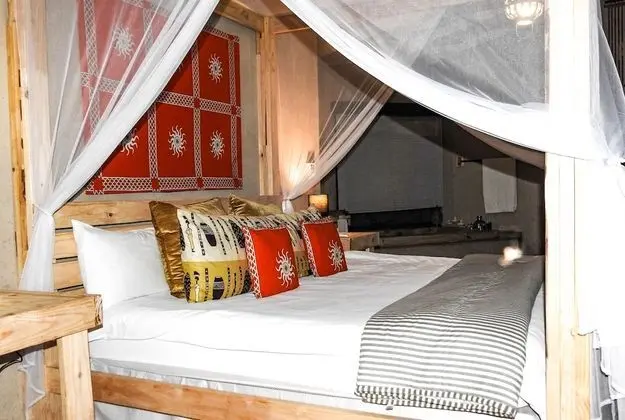 Crocodile Luxury Apartment
