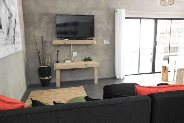 Crocodile Luxury Apartment