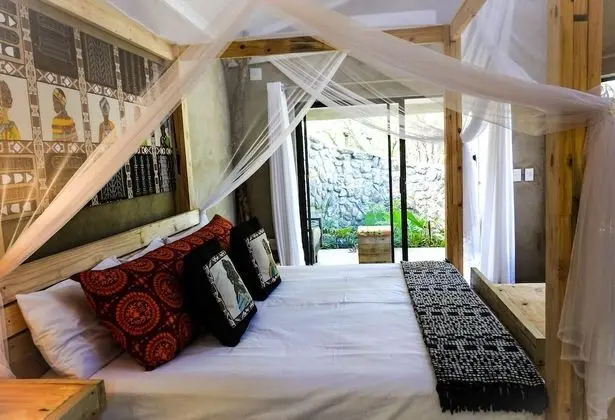 Crocodile Luxury Apartment