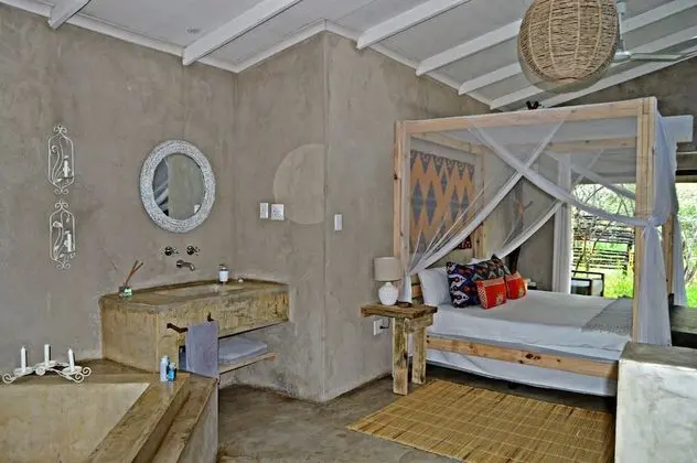 Crocodile Luxury Apartment