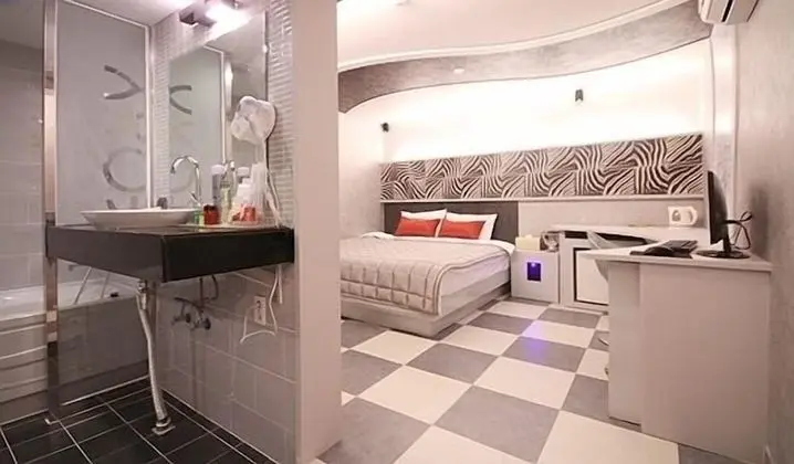 Deluxe Tek Büyük Yataklı Oda