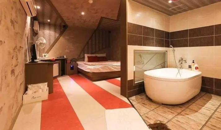 Deluxe Tek Büyük Yataklı Oda