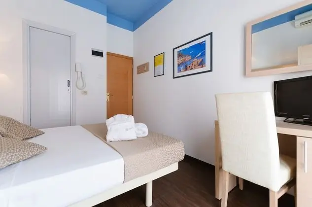 Comfort Tek Büyük Yataklı Oda