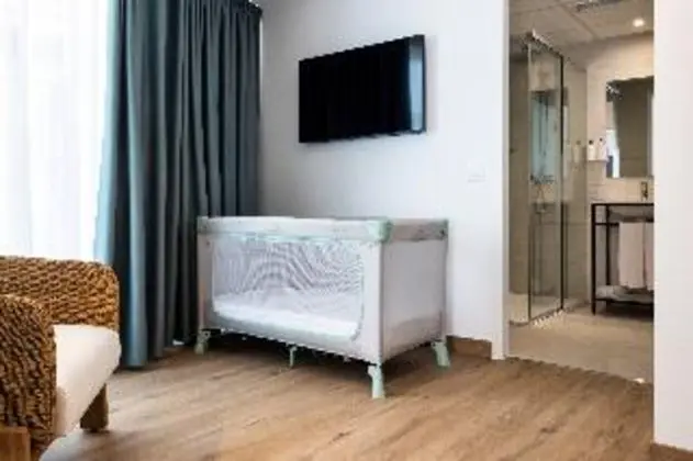 1 Çift Kişilik Veya 2 Tek Kişilik Yatak